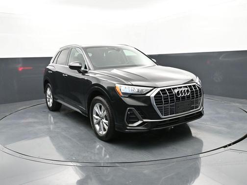 Mythos Black Metallic 2022 Audi Q3 45 S line Premium