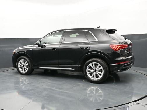 Mythos Black Metallic 2022 Audi Q3 45 S line Premium