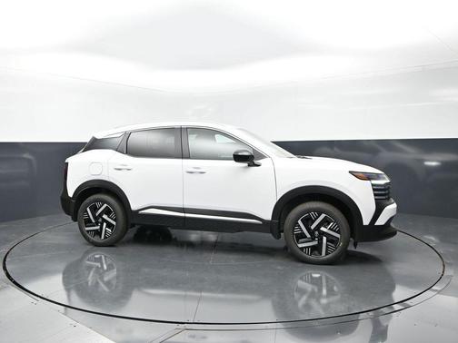 Fresh Powder 2026 Nissan Kicks SV