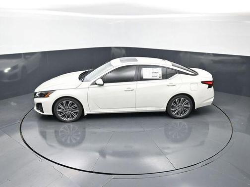Pearl White Tricoat 2026 Nissan Altima 2.5 SV