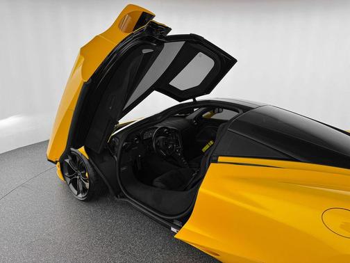 2019 McLaren 720S Base