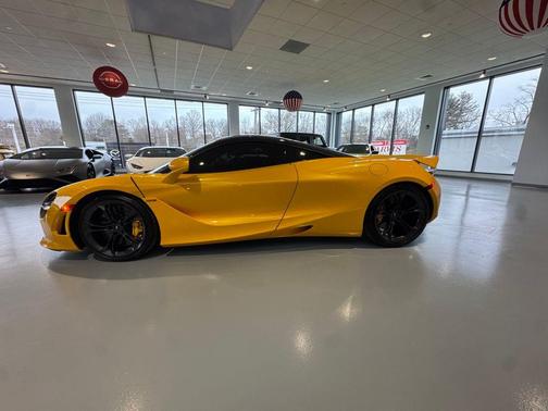 2019 McLaren 720S Base