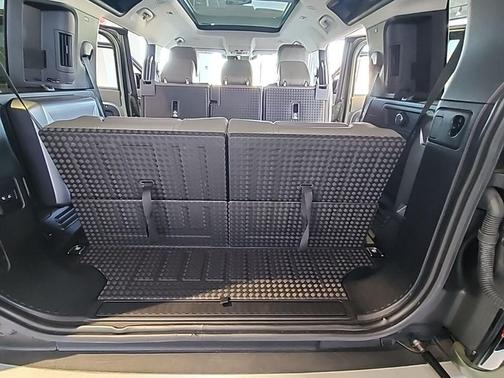 2022 Land Rover Defender 110 SE