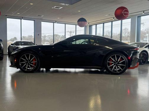 2020 Aston Martin Vantage Base