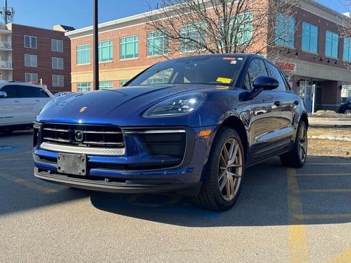 2025 Porsche Macan T