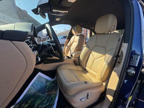 Gentian Blue Metallic 2025 Porsche Macan T