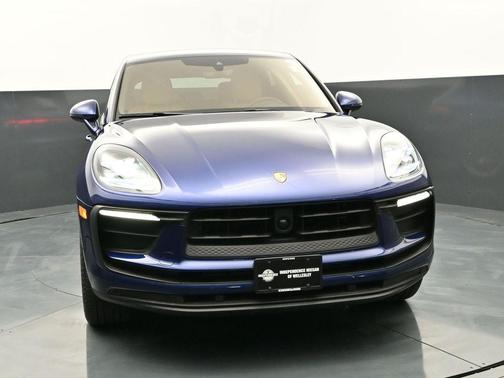 2025 Porsche Macan T