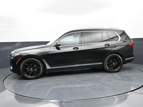 Black Sapphire Metallic 2022 BMW X7 xDrive40i