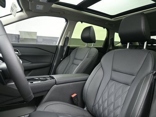 Champagne Silver/Black 2026 Nissan Rogue Platinum