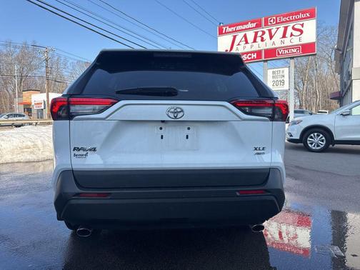 2020 Toyota RAV4 XLE