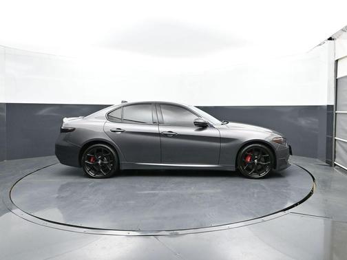 Vesuvio Gray Metallic 2020 Alfa Romeo Giulia Ti Sport