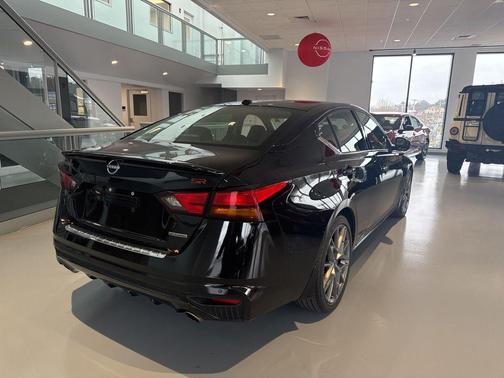 2023 Nissan Altima SR VC-Turbo FWD