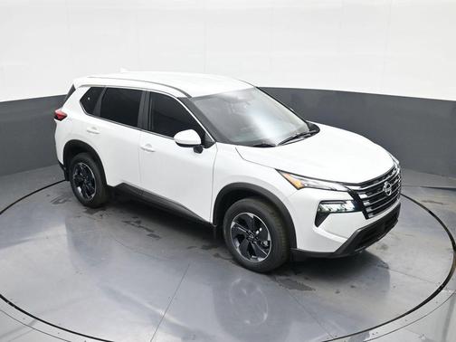 Everest White Pearl Tricoat 2026 Nissan Rogue SV
