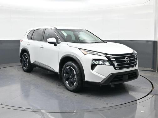 Everest White Pearl 2025 Nissan Rogue SV