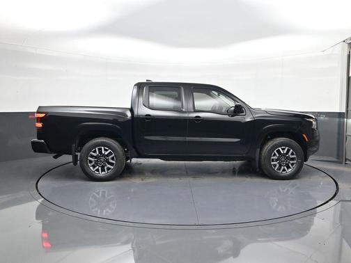 Super Black 2026 Nissan Frontier SV