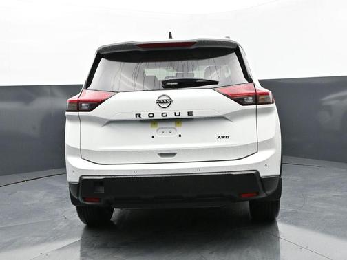 Everest White Pearl Tricoat 2026 Nissan Rogue Dark Armor