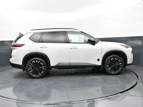 Everest White Pearl Tricoat 2026 Nissan Rogue Dark Armor