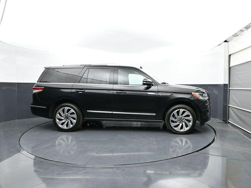 Black Metallic 2024 Lincoln Navigator Reserve