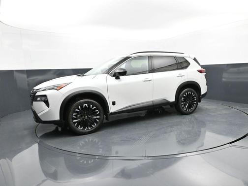 Everest White Pearl Tricoat 2026 Nissan Rogue Dark Armor