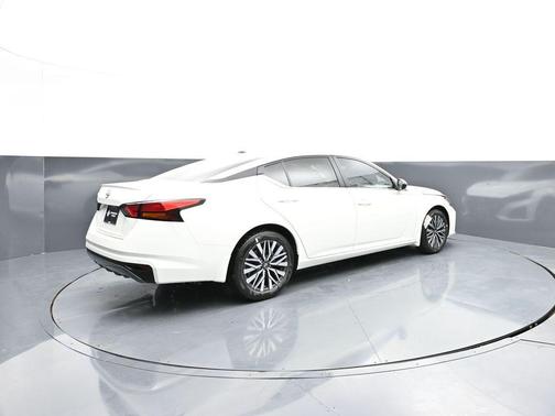 Glacier White 2026 Nissan Altima 2.5 SV