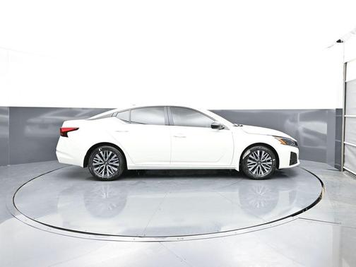 Glacier White 2026 Nissan Altima 2.5 SV