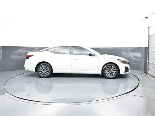 Glacier White 2026 Nissan Altima 2.5 SV
