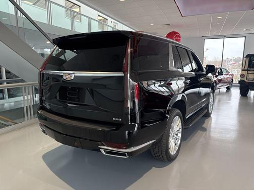 2022 Cadillac Escalade Luxury