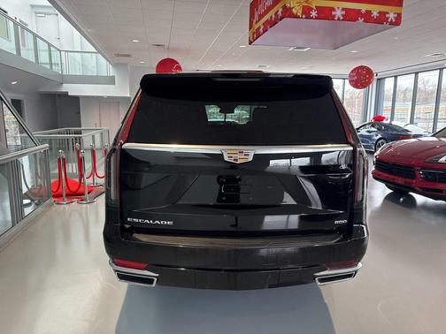 2022 Cadillac Escalade Luxury