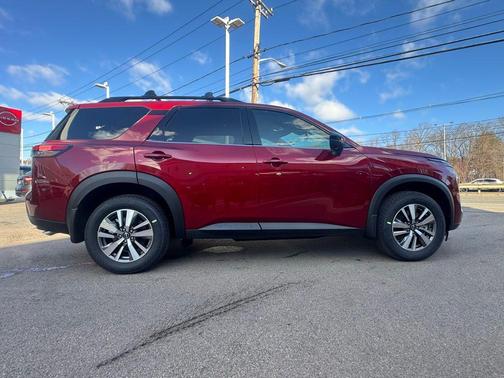 2026 Nissan Pathfinder SL