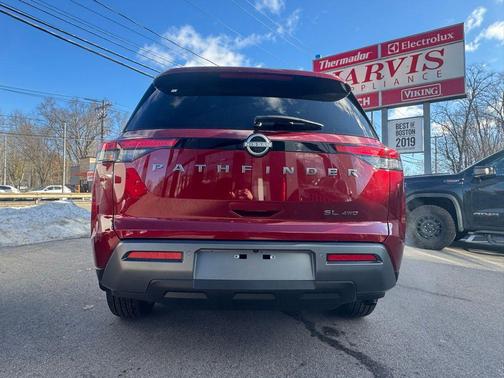 2026 Nissan Pathfinder SL