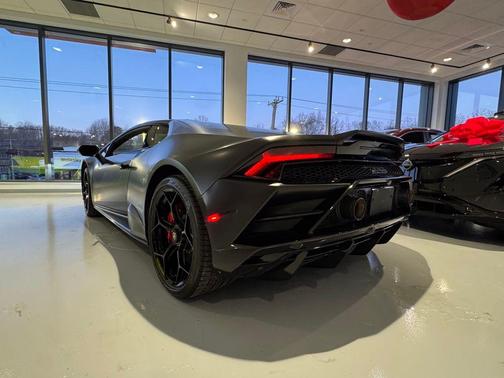2020 Lamborghini Huracan EVO Base