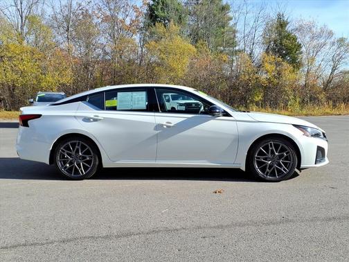 2024 Nissan Altima SR VC-Turbo FWD