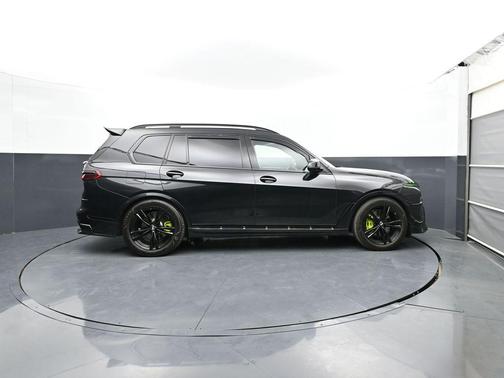 Black Sapphire Metallic 2024 BMW X7 xDrive40i