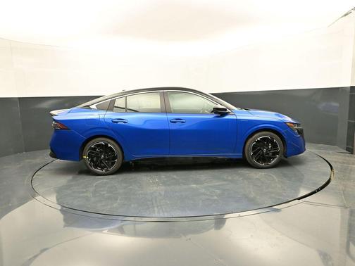 Bluestone Pearl/Super Black 2026 Nissan Sentra SR