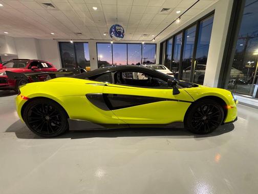 2017 McLaren 570S Base