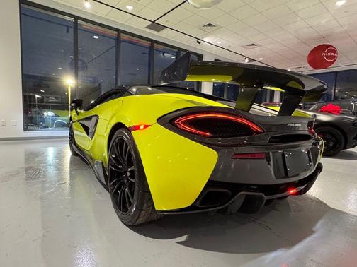 2017 McLaren 570S Base