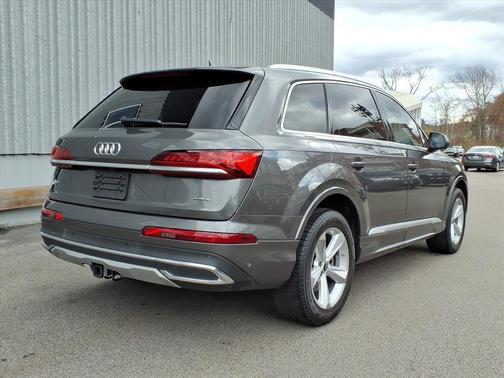 2022 Audi Q7 45 Premium Plus