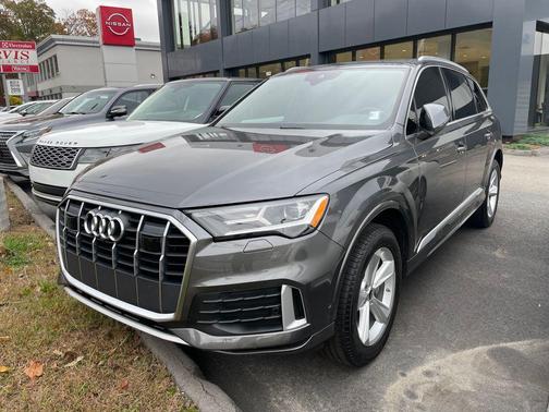2022 Audi Q7 45 Premium Plus