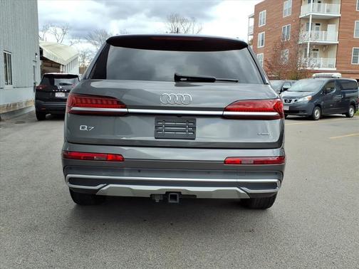 2022 Audi Q7 45 Premium Plus