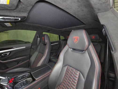 2020 Lamborghini Urus Base