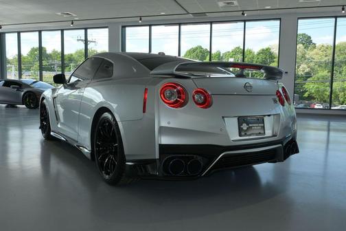 Super Silver QuadCoat 2023 Nissan GT-R Premium Dual-clutch 6-Speed Transmission