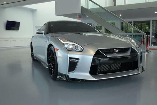 Super Silver QuadCoat 2023 Nissan GT-R Premium Dual-clutch 6-Speed Transmission