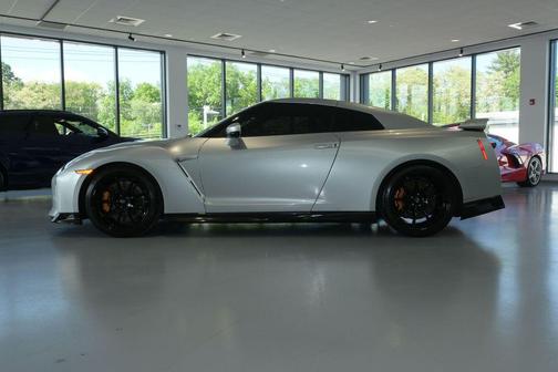 Super Silver QuadCoat 2023 Nissan GT-R Premium Dual-clutch 6-Speed Transmission