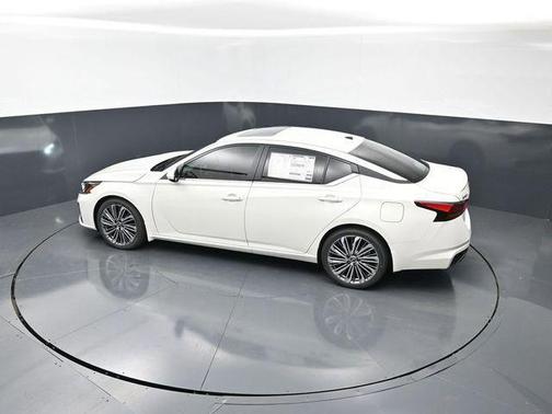 Pearl White Tricoat 2026 Nissan Altima 2.5 SV