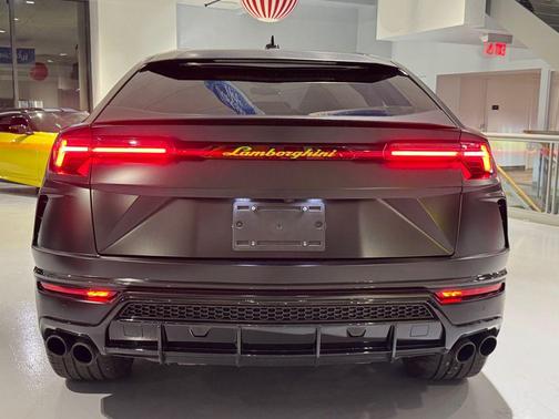 2020 Lamborghini Urus Base