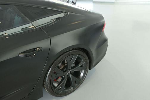 Mythos Black Metallic 2022 Audi RS 7 4.0T