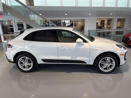 2022 Porsche Macan Base