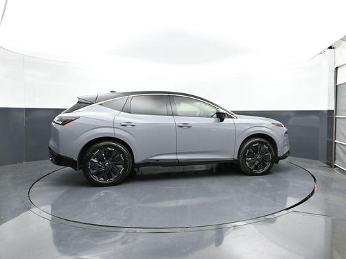 Boulder Gray Pearl/Super Black 2025 Nissan Murano Platinum