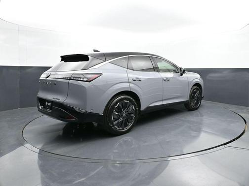 Boulder Gray Pearl/Super Black 2025 Nissan Murano Platinum