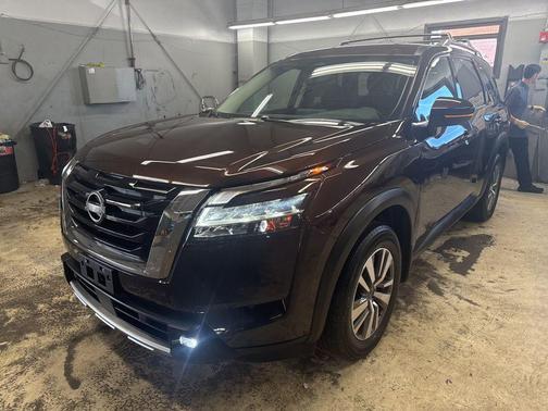 2022 Nissan Pathfinder SL 4WD